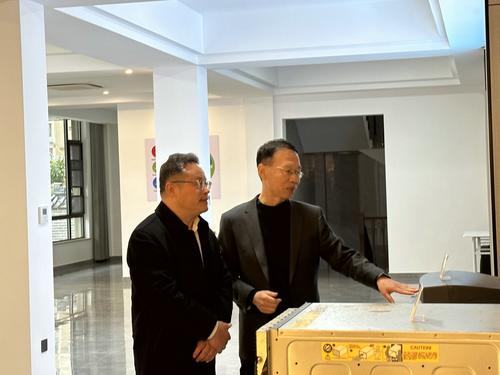 20230323_金华市科协到CCM调研参观_施怡伟_刘瑞宝介绍藏品_1