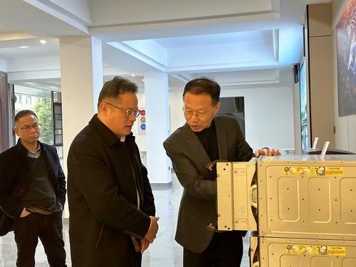 20230323_金华市科协到CCm调研参观_施怡伟_刘瑞宝介绍藏品_2