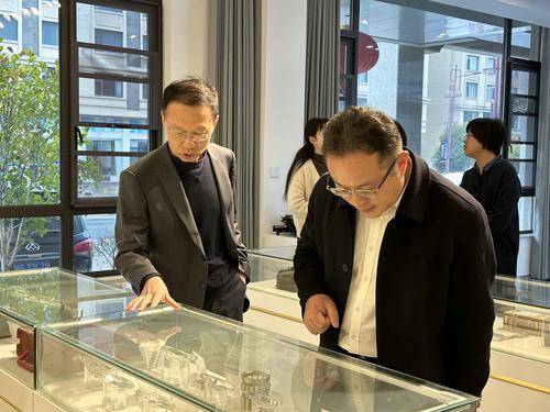 20230323_金华市科协到CCM调研参观_施怡伟_刘瑞宝介绍藏品_3